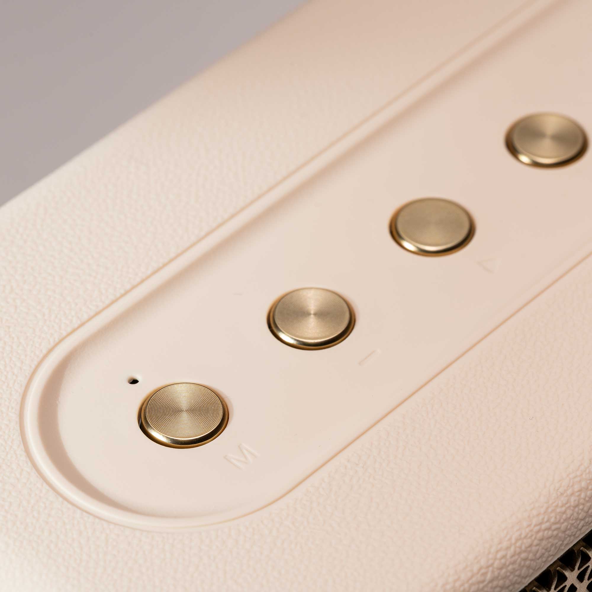 <strong>Bluetooth, kábel a prepojenie duší</strong>