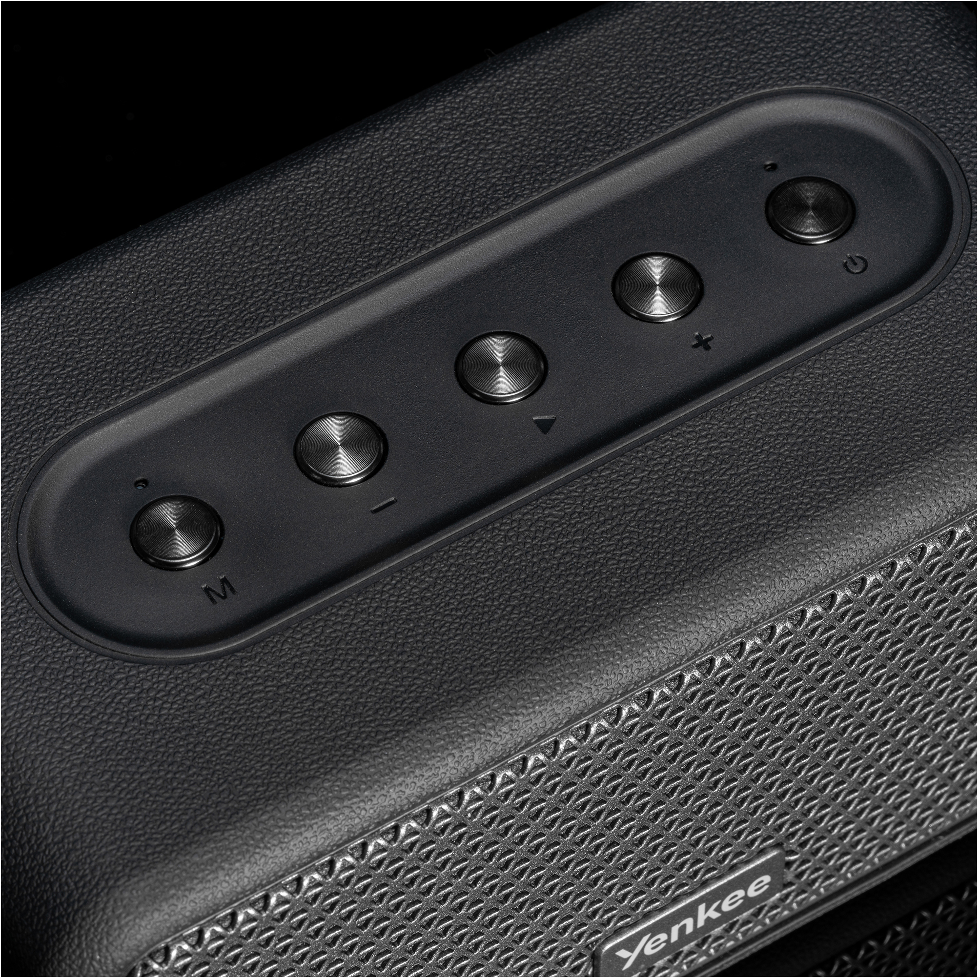 <strong>Bluetooth, kábel a prepojenie duší</strong><br />
 